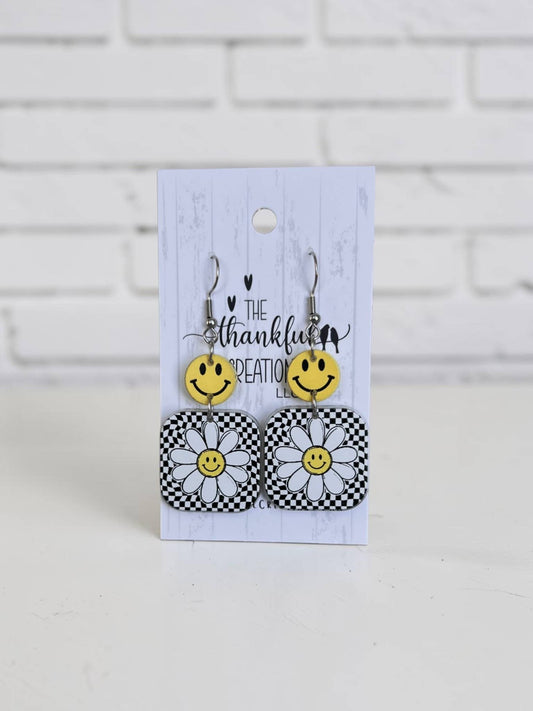 Checkered Daisy Smiley Earrings Yellow